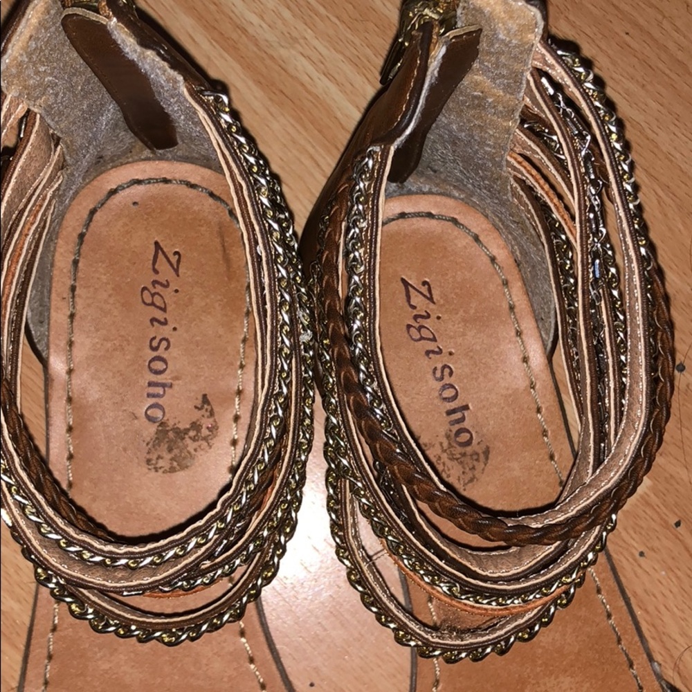 sandals - Picture 3 of 5